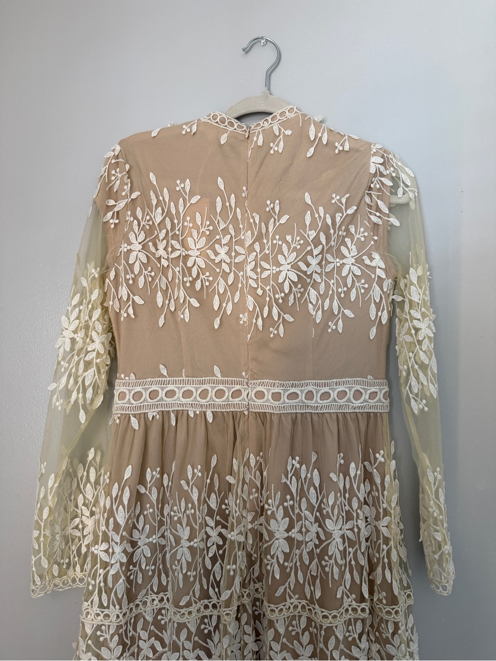 Roolee Embroidered Ivory Lace Overlay Dress Size M - Picture 5 of 8